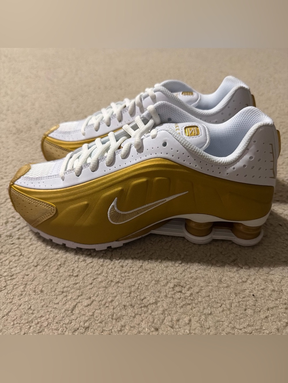 Nike Shox R4 GS Womens Size 7.5 Youth 6  Shoes Sneaker CW2626-700 White Gold NEW